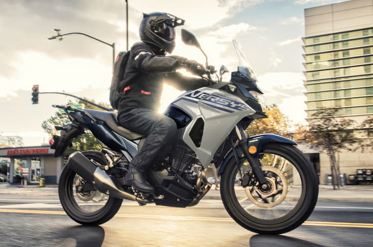 It offers a digi-analogue instrument cluster with a gear position indicator and dual-channel ABS