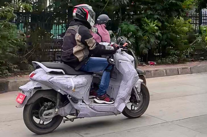 Yamaha electric scooter rear three quarter spy shot