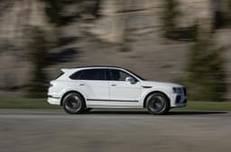 Bentley Bentayga Front Right Three Quarter