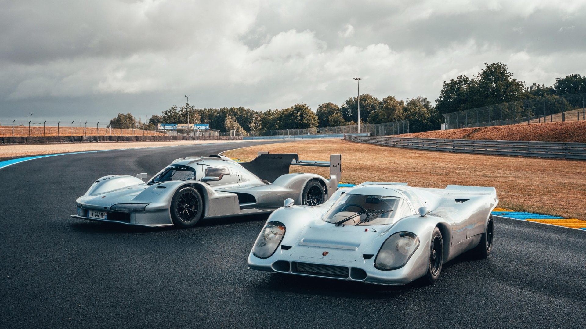 New Porsche 963 RSP (left), 1970s 917 Le Mans race car (right).