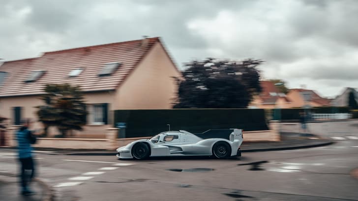 Porsche 963 RSP side shot in motion