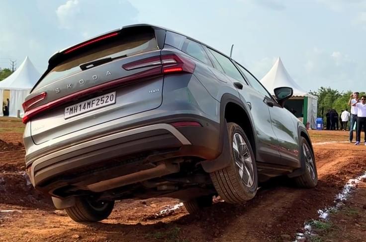 2025 Skoda Kodiaq off-road rear articuation 2025 Skoda Kodiaq off-road rear articuation