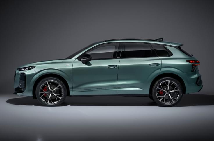 Cladding for the side skirts has now been finished in body colour. Audi Q3 side profile