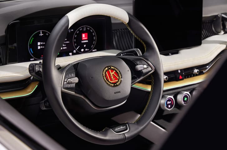 Skoda Superb concept steering wheel L&K logo