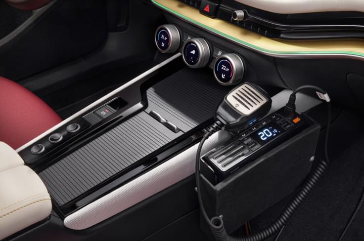 It is also equipped with internet connectivity and a radio transmitter. Skoda Superb concept radio and transmitter