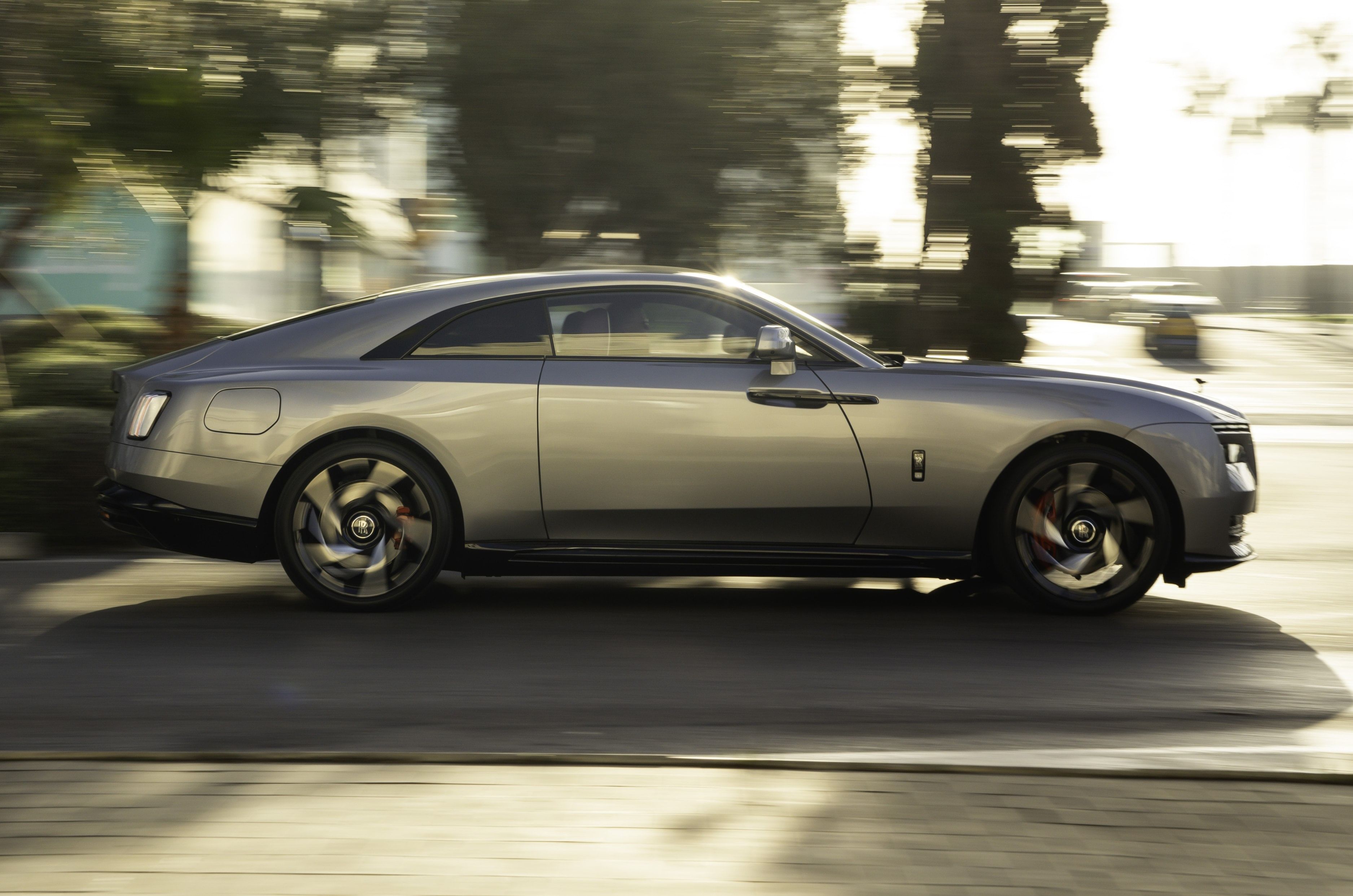 There's a Spirited Mode too, which temporarily boosts torque to 1,075Nm, enabling 0–100kph to be achieved in a claimed 4.1 seconds.