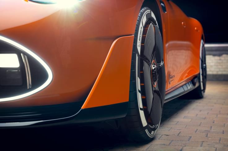 The 21-inch wheels comprise five moving blades, which open or close using actuators on the wheels, as per brake cooling requirements or aerodynamic efficiency. Mercedes AMG GT XX concept wheels