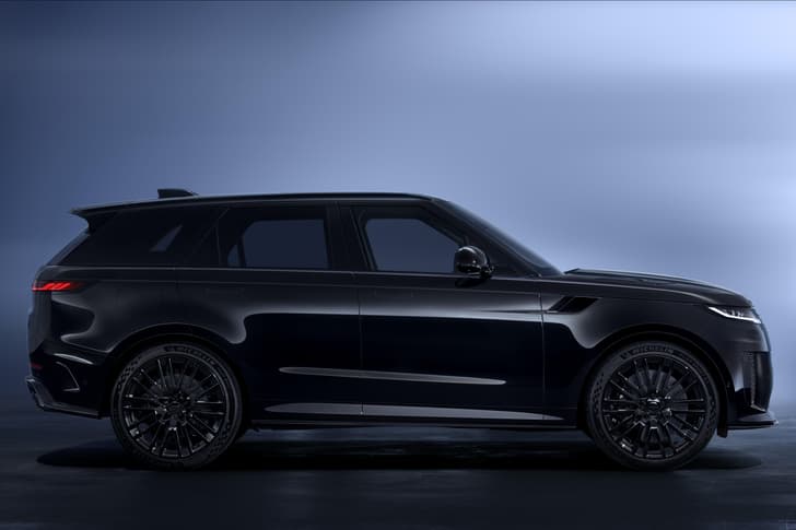 range rover sport sv black edition in studio