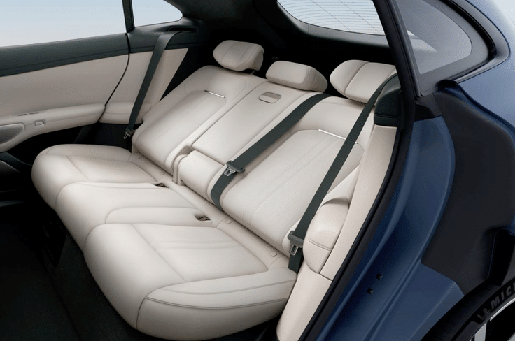 The rear seats can be reclined to up to 135 degrees. Xiaomi YU7 seats