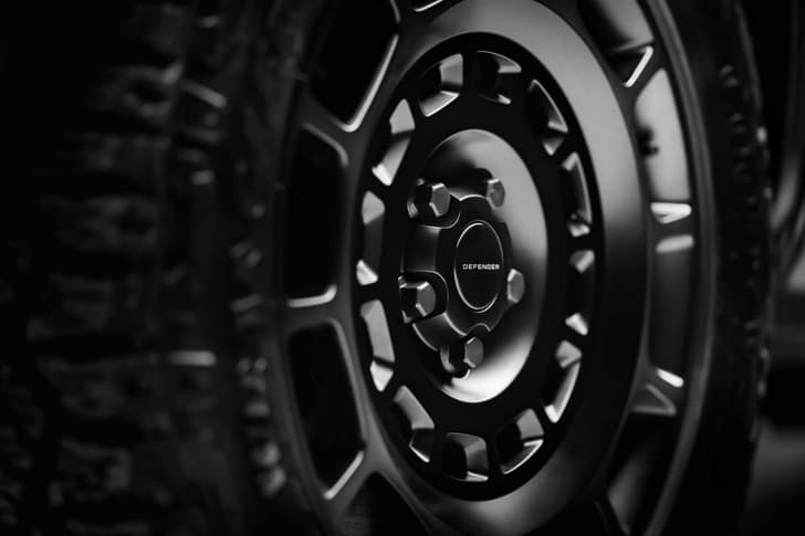 defender octa black edition in studio