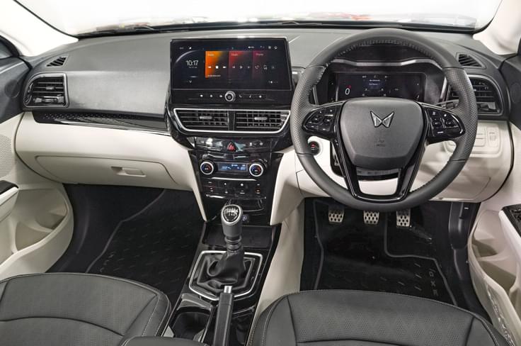 Mahindra XUV 3XO REVX A interior Mahindra XUV 3XO REVX A interior