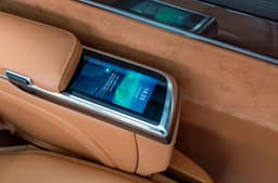 MG M9 second row touchscreen control 