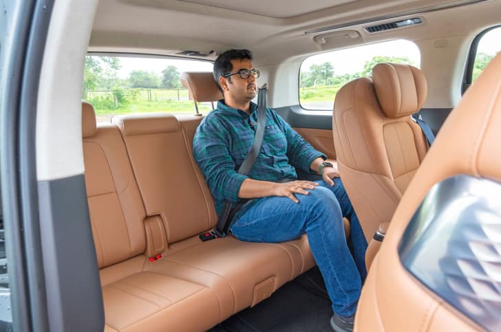 MG M9 third-row seats 