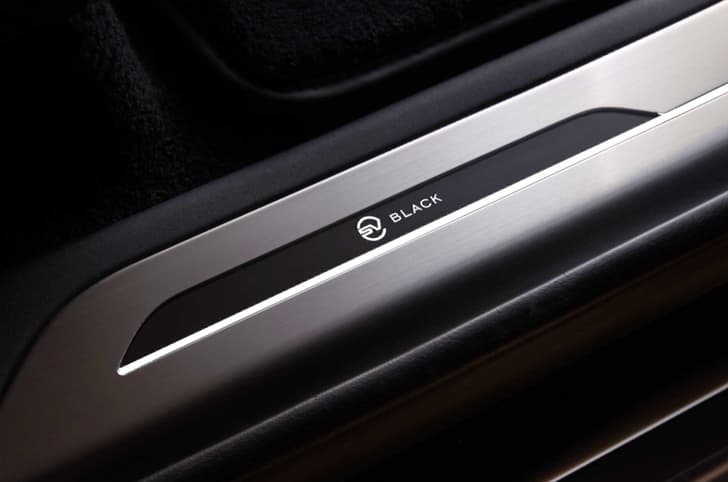 range rover sv black edition in studio