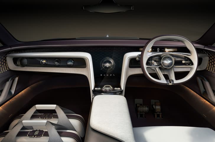 Bentley EXP 15 interio dashboard