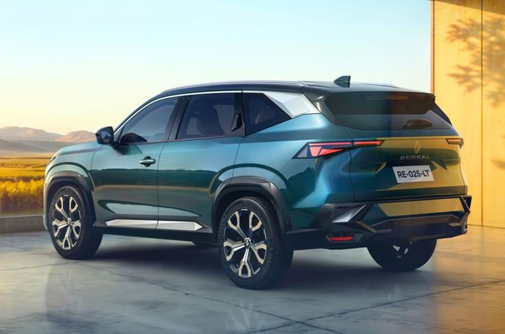 The Boreal is 4,556mm long, 1,841mm wide and 1,650mm tall; wheelbase is 2,702mm. Renault Boreal rear