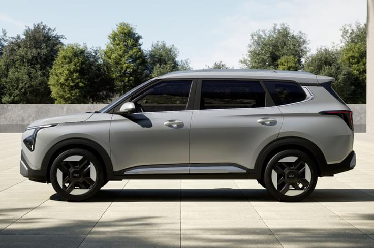 It is available with two battery pack options - 42kWh and 51.4kWh - with range up to 490km. Kia Carens Clavis EV side profile