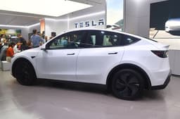 Tesla Model Y side profile 