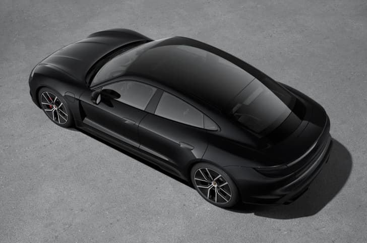 Porsche Taycan 4S Black Edition top rear sunroof