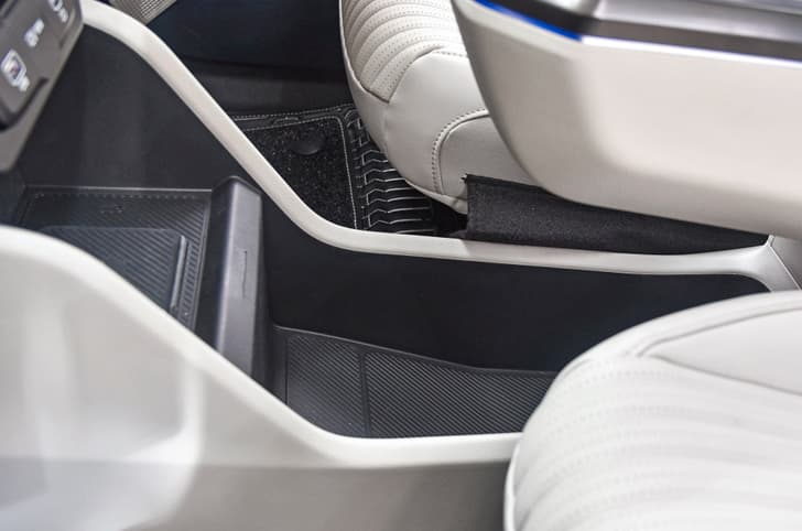 Kia Carens Clavis EV center console