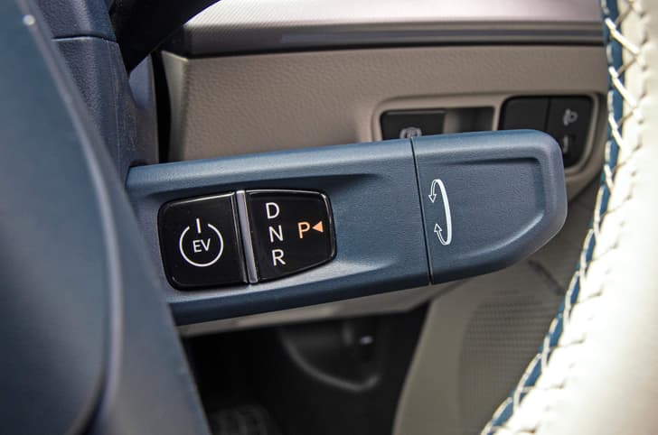 Kia Carens Clavis EV drive selector