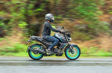 Yamaha FZ S FI Riding position is just as relaxed as before.