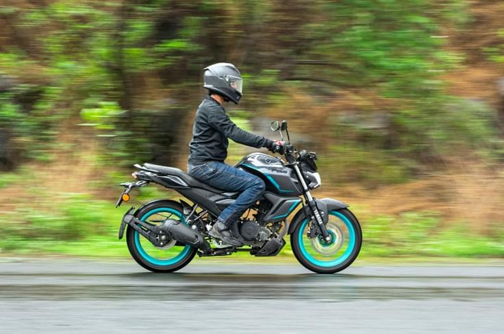 Riding position is just as relaxed as before. Yamaha FZ-S Fi Hybrid side image