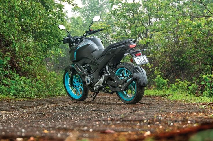 Currently, this is the most expensive variant in the FZ linup. Yamaha FZ-S Fi Hybrid rear shot