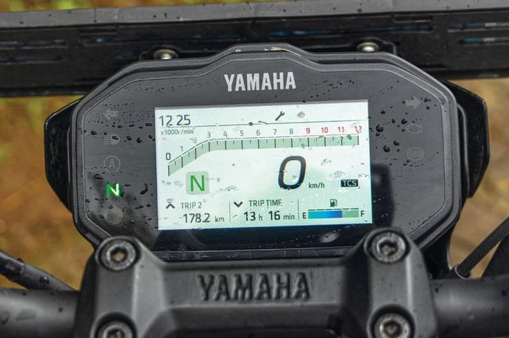 Gets a clear and easy to read TFT. Yamaha FZ-S Fi Hybrid TFT