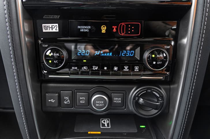 Toyota Fortuner Neo Drive drive mode selector 