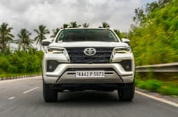 Toyota Fortuner Neo Drive front tracking 