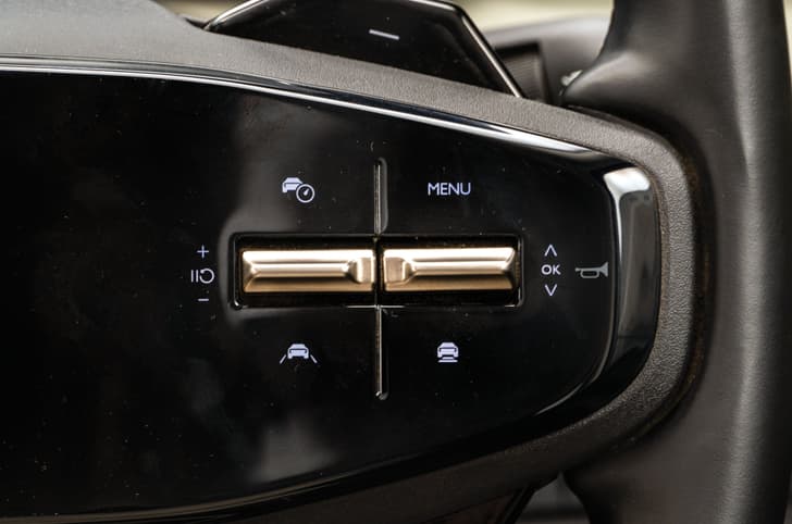 Mahindra XEV 9e steering controls
