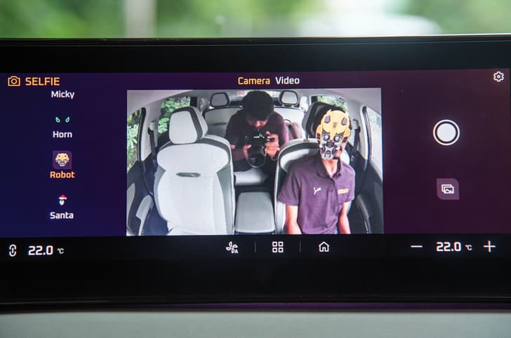 Mahindra XEV 9e centre infotainment screen
