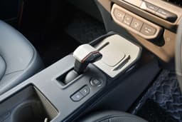 kia syros gear lever