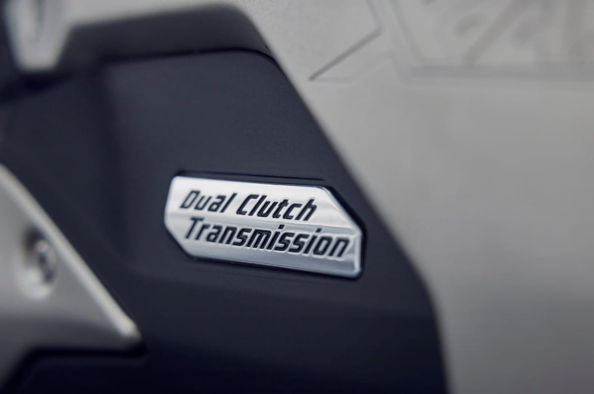 The X-ADV is sold only with a DCT (Dual Clutch Transmission) and has 6 gear ratios.