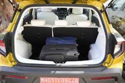 mahindra xuv 3xo boot space