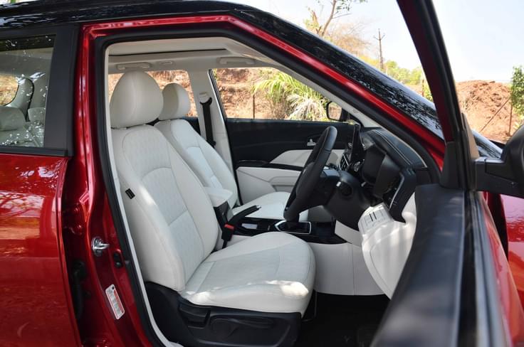 mahindra xuv 3xo front seats mahindra xuv 3xo front seats