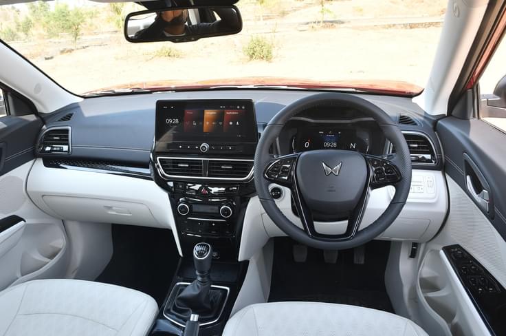 mahindra xuv 3xo dashboard mahindra xuv 3xo dashboard