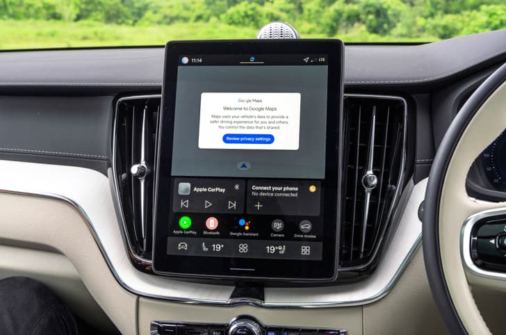 2025 Volvo XC60 facelift infotainment touchscreen