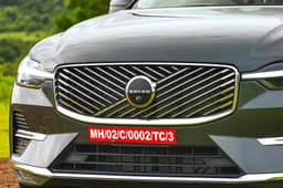 2025 Volvo XC60 facelift grille