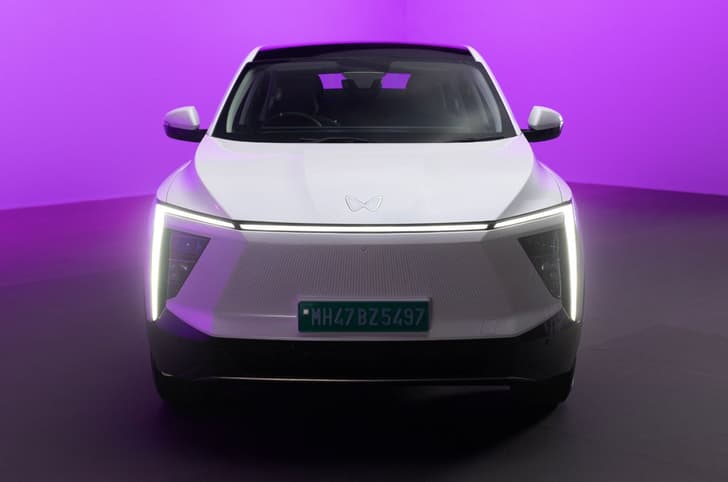 Mahindra XEV 9e Pack Two exterior white front 