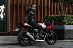 Triumph Thruxton 400 red colour rear right side shot