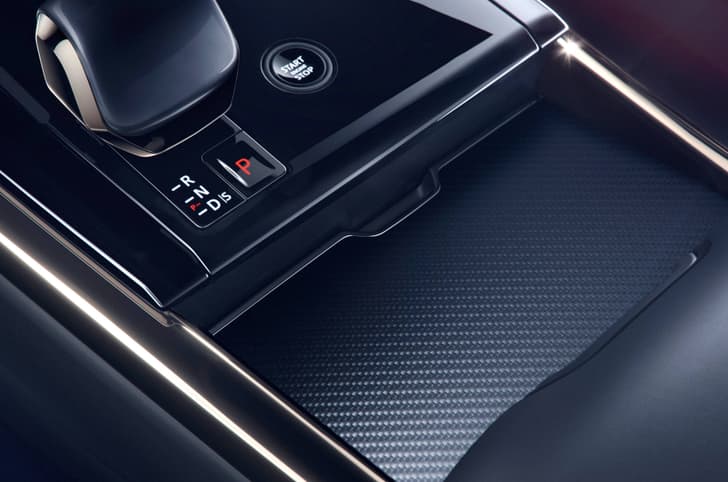 Range Rover Sport Carbon Edition centre console