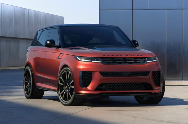 Range Rover Sport Carbon Edition front quarter static