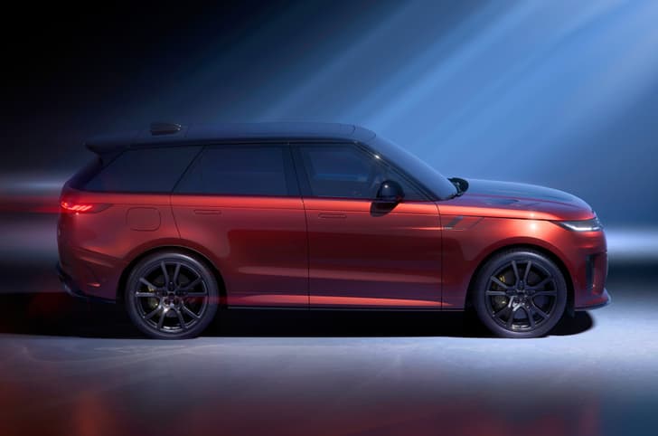 Range Rover Sport Carbon Edition side profile static