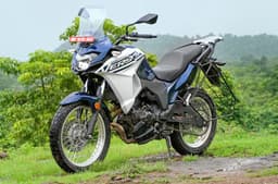 Kawasaki Versys X-300 front left three quarter