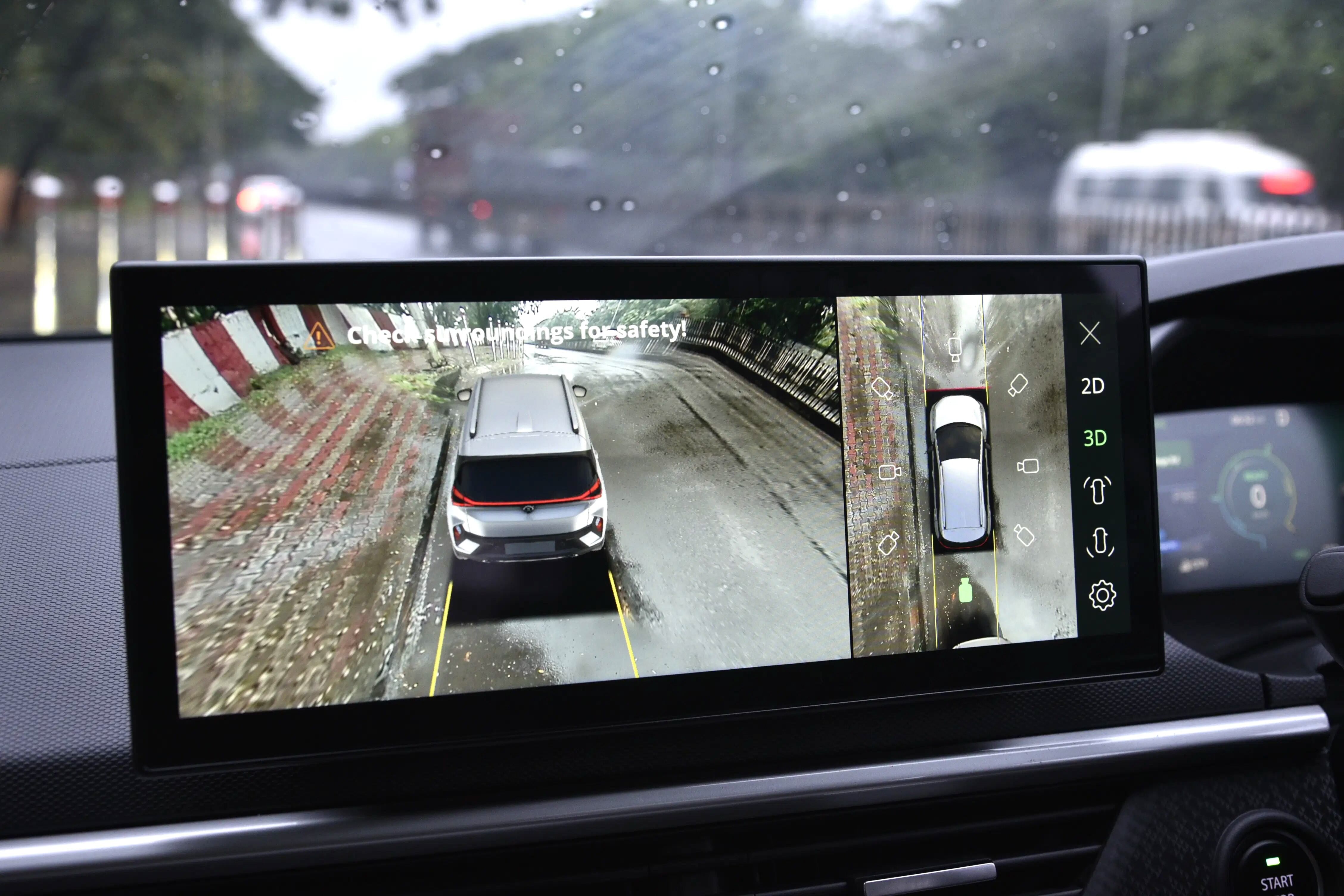 Sharp 360-degree camera aids parking maneuverability.