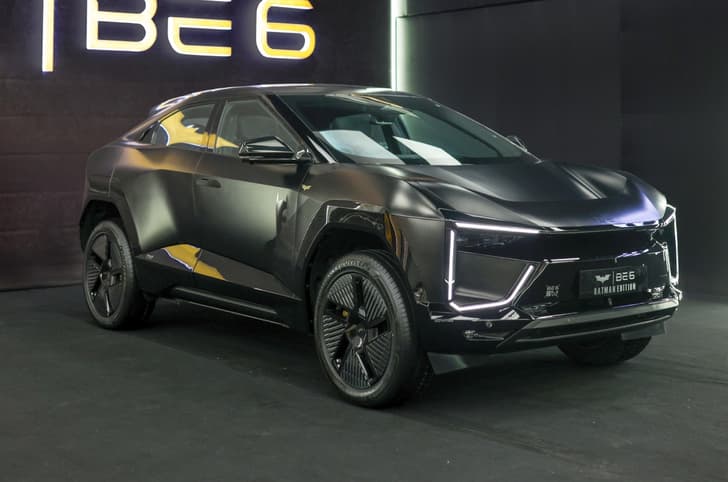 Mahindra BE 6 Batman Edition front right side