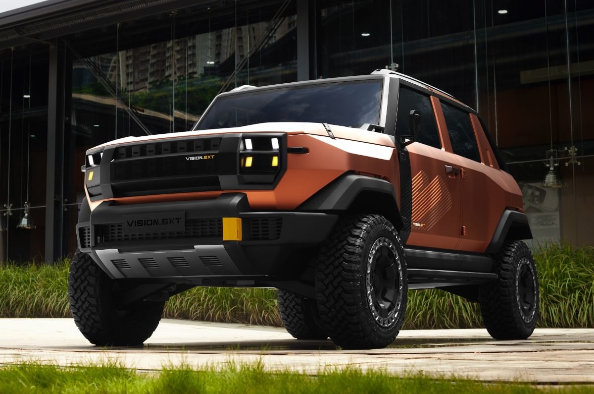 Mahindra Vision SXT concept pick up front left side