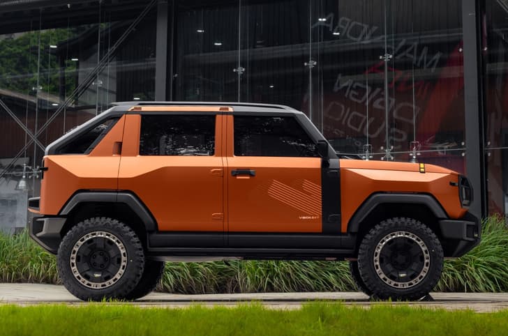 Mahindra Vision SXT concept pick up right side profile